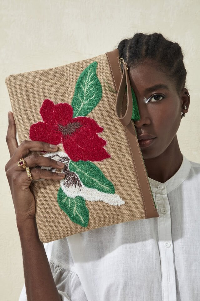 EYP003 -  PUNCH RED FLOWER