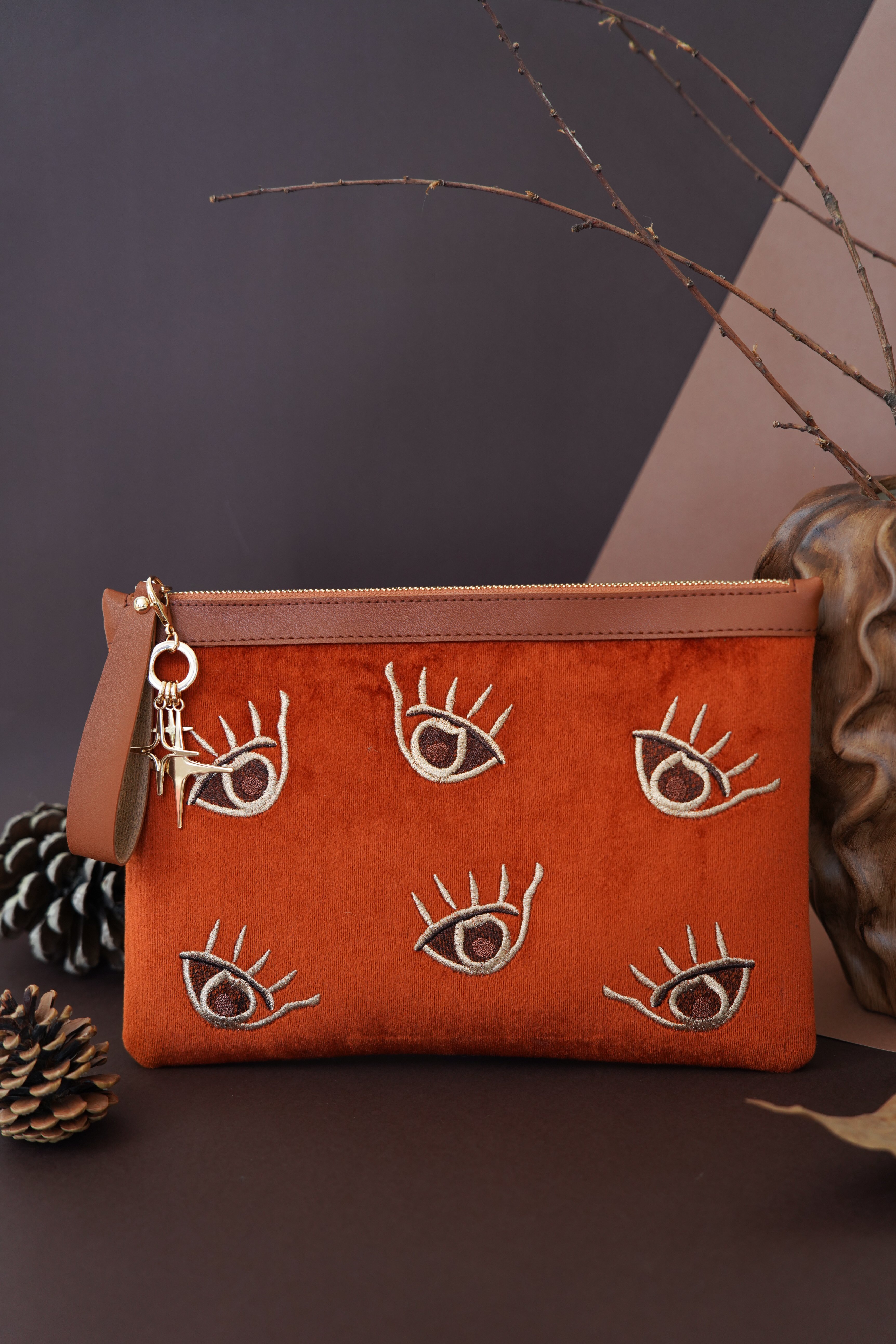 EYN234 - VELVET GOLD EYE