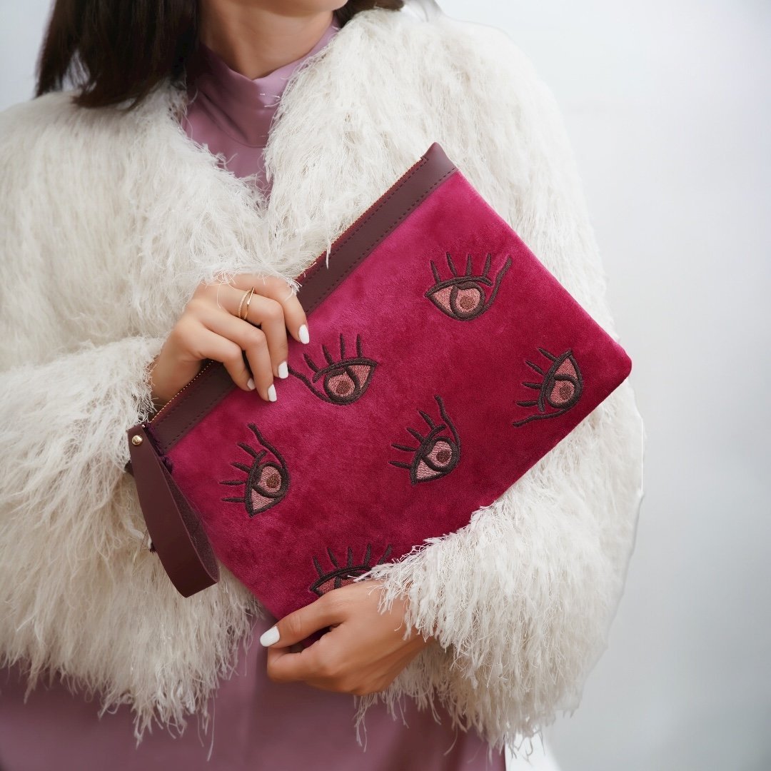 EYN235 - VELVET CHERRY EYE